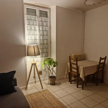 1 Bedroom Near Town Centre And Chu 公寓 昂热