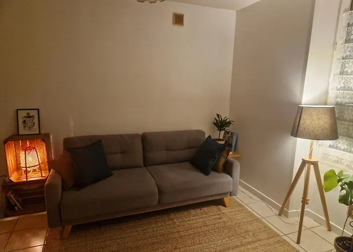 Апартаменты 1 Bedroom Near Town Centre And Chu *