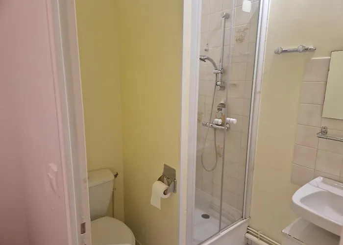 Апартаменты 1 Bedroom Near Town Centre And Chu *